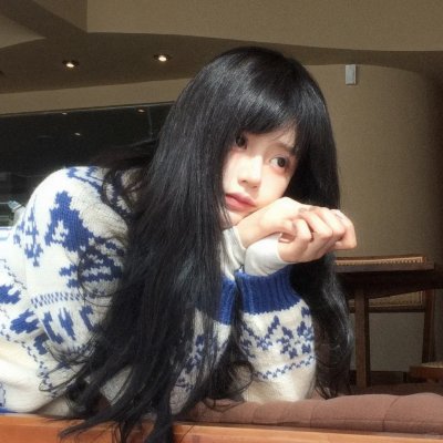 他从火光中走来